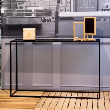 Presentation Table "Construct Black Wall"